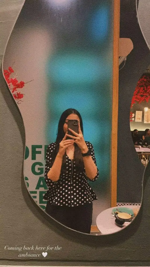 The wavy mirror